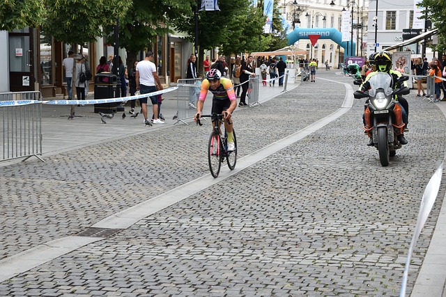 他们迈向更 他们迈向更